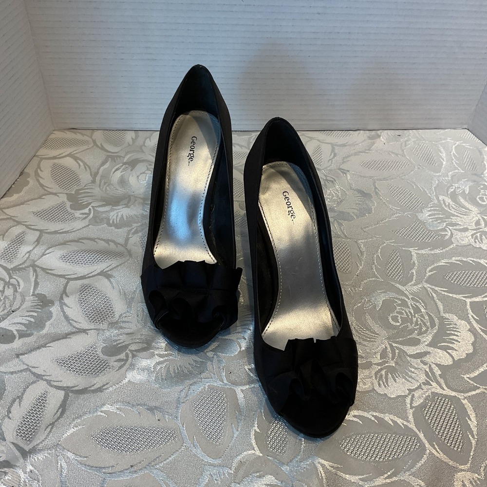 George Peep Toe Pumps Womens 7 Black Excellent Ruffle Bow Satin Stiletto Heels